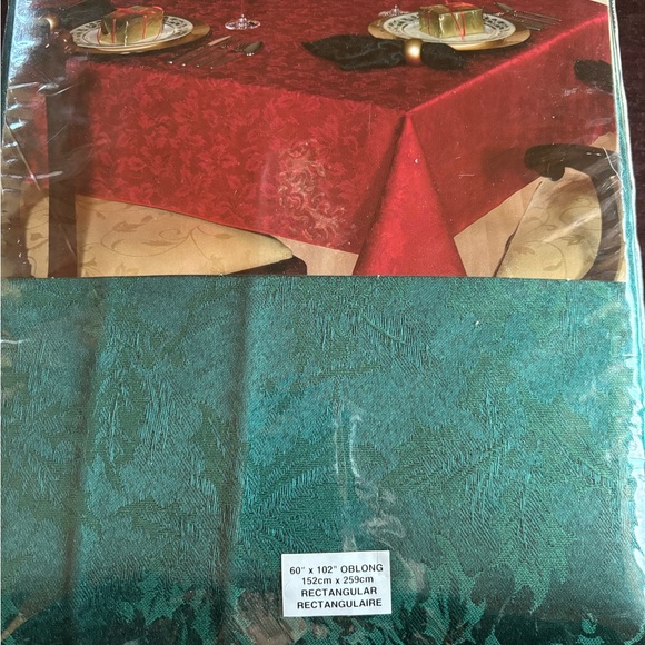 Christmas NWT green damask 60x102” oblong table cloth